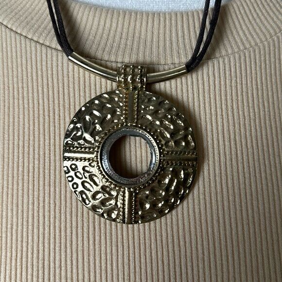 Gold Brass Tone Statement Pebbled Artsy Pendant & Triple Strand Jute Necklace - Picture 3 of 6